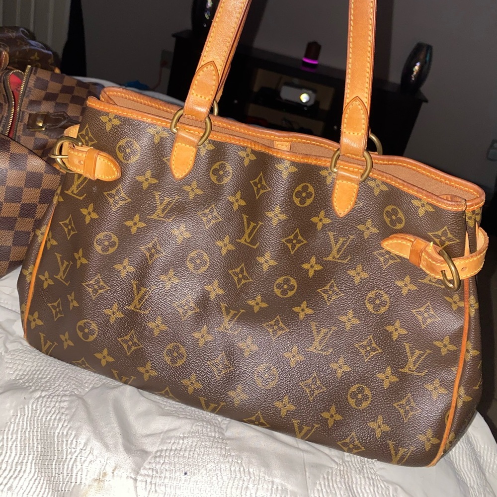 IM OPEN TO TRADES📌📌Louis Vuitton shoulder bag